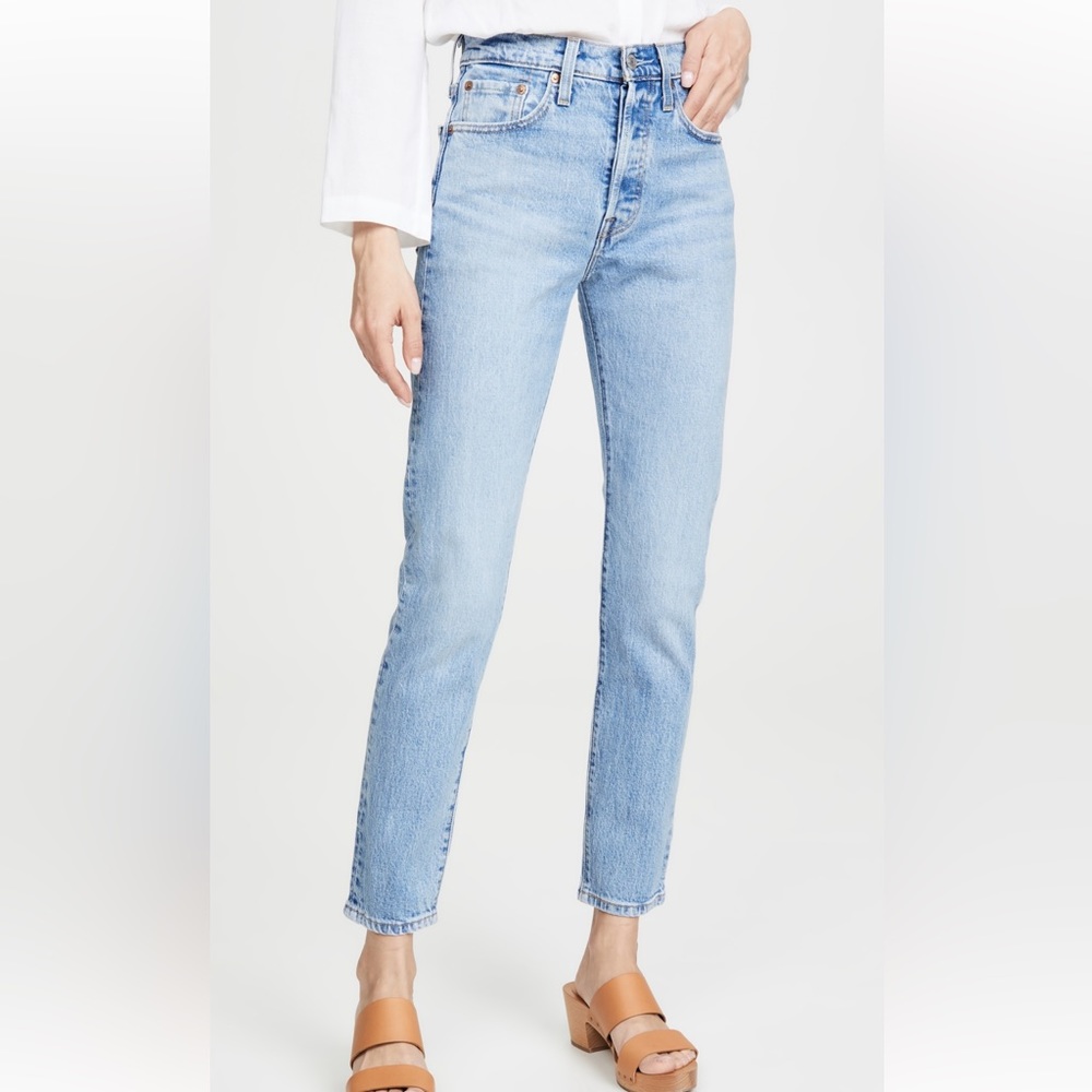 Levis 501 Skinny in Tango Light wash Size 23
